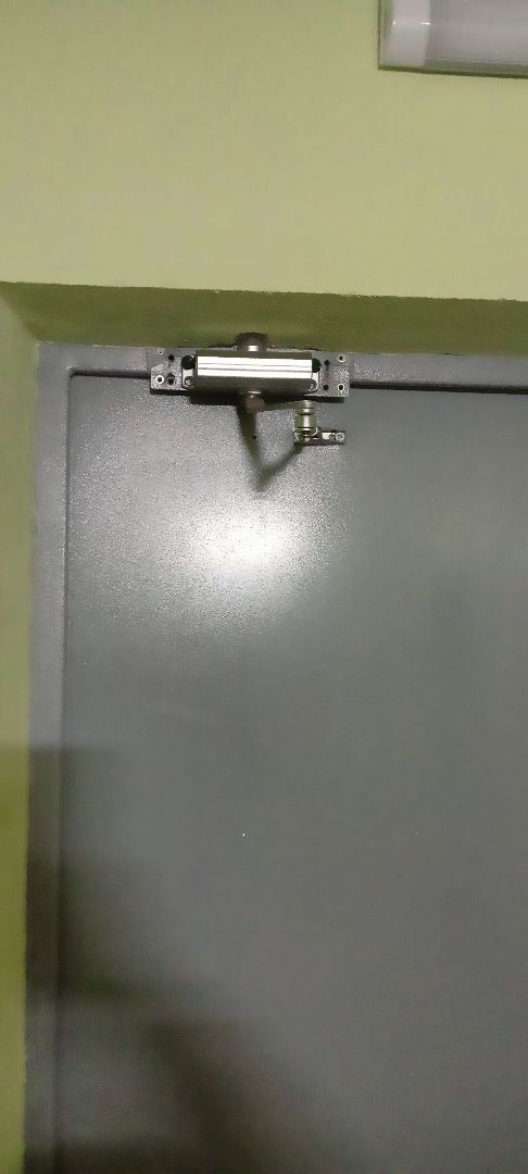 01.04. О5 замена доводчика 23 этаж лифтхолл.jpg