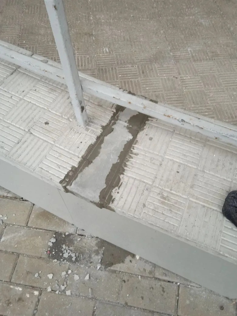 заменили плитку на крыльце входной группы.jpg