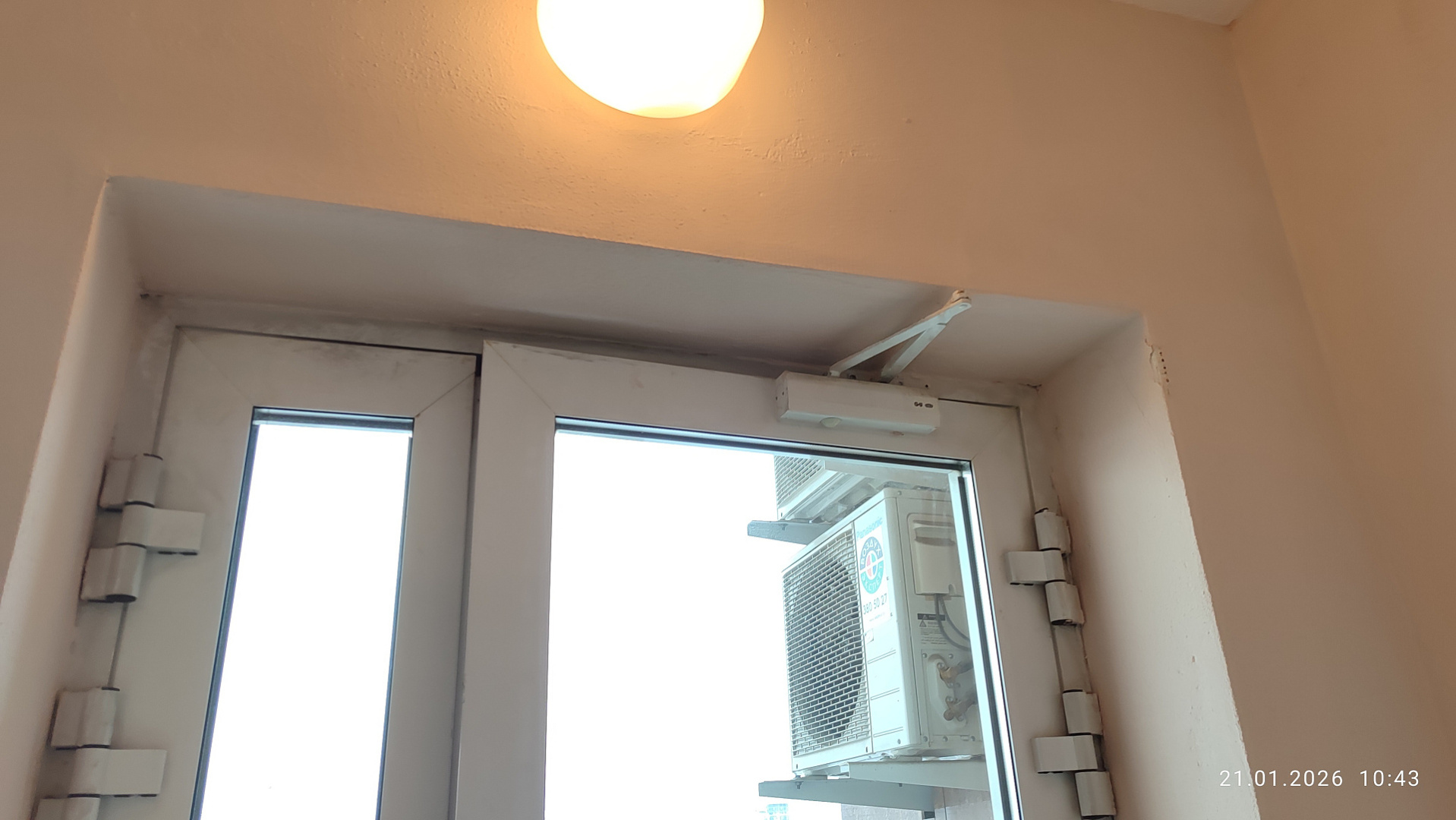 замена доводчика на двери на переходнуюлоджию.jpg