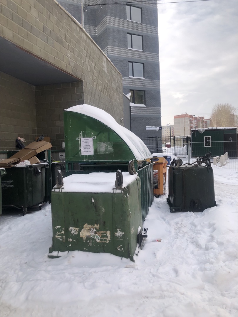 Пехотинцев 4к.1,2 сломанные 2 контейнера.jpg