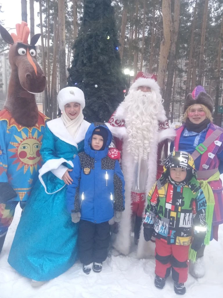 28.12.25г. елка во дворе ж.д. Технич.156-158.jpg