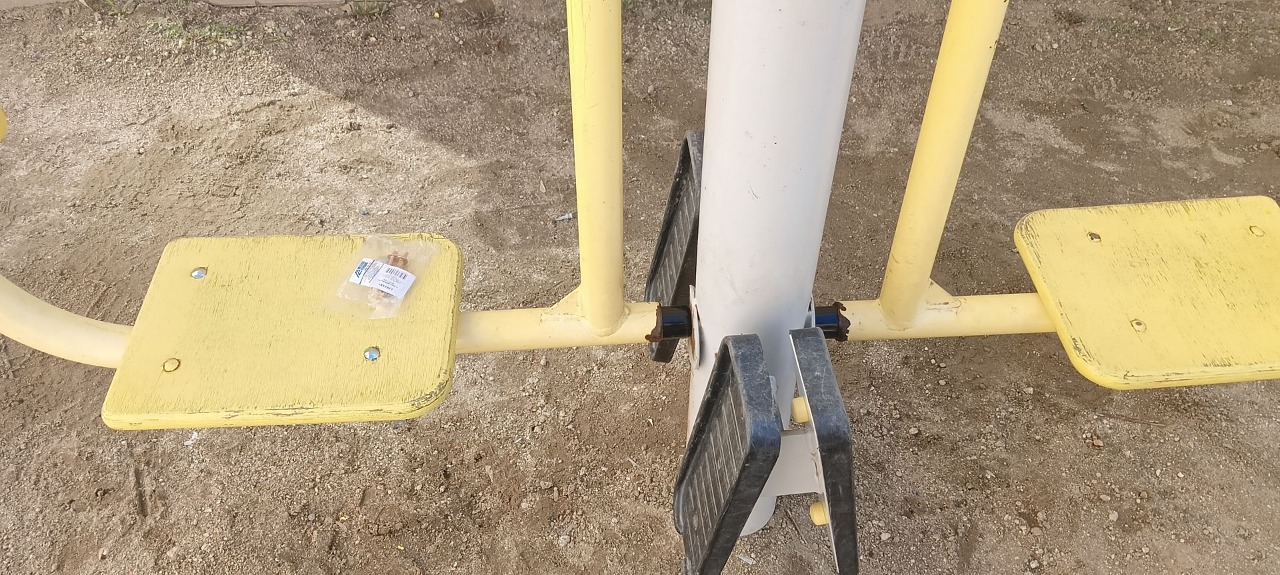 15.04.26 Седенье установил, отбойники установлены.jpg