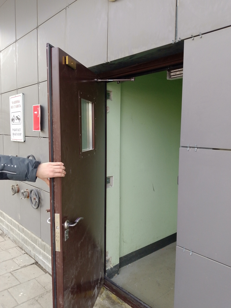 домофон подключен, магнит установлен Пех4к2 пож.лестн.jpg