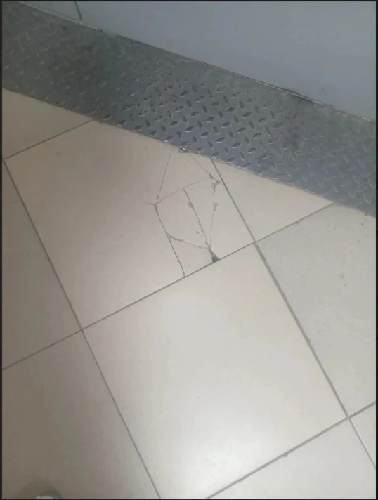 требуется замена плитки 1эт.jpg