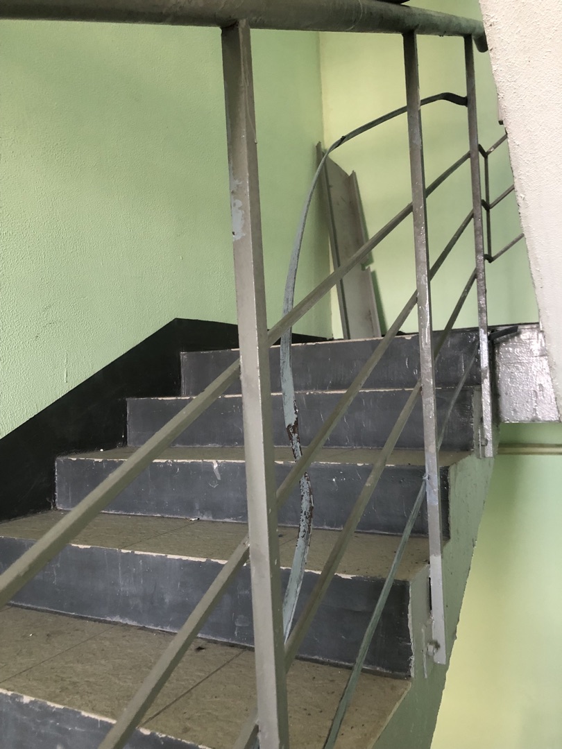 восстановить ограждения Пех4к2 вход на техэтаж.jpg