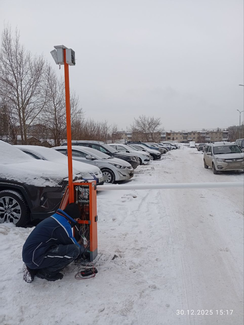 ремонт шлагбаума.jpg ремонт шлагбаума.jpg