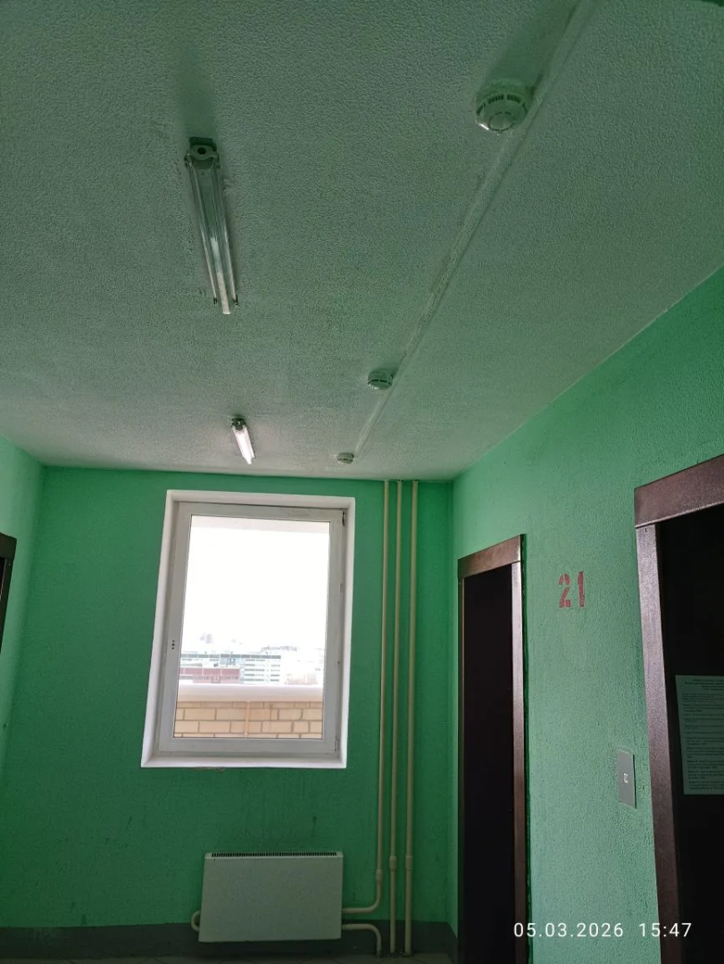 21эт. лифтовый холл не горит 1лампа.jpg